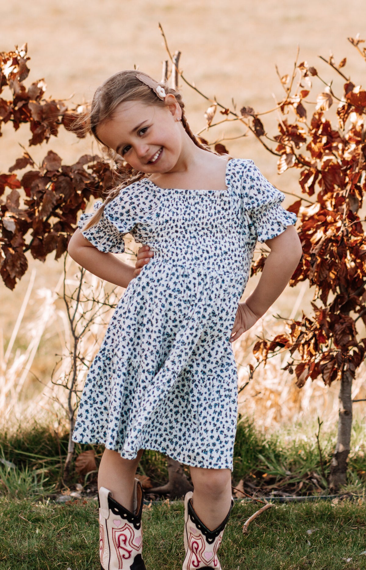 The New jurk kind Niki S/S Dress White Swan AOP (wit met blauwe print)