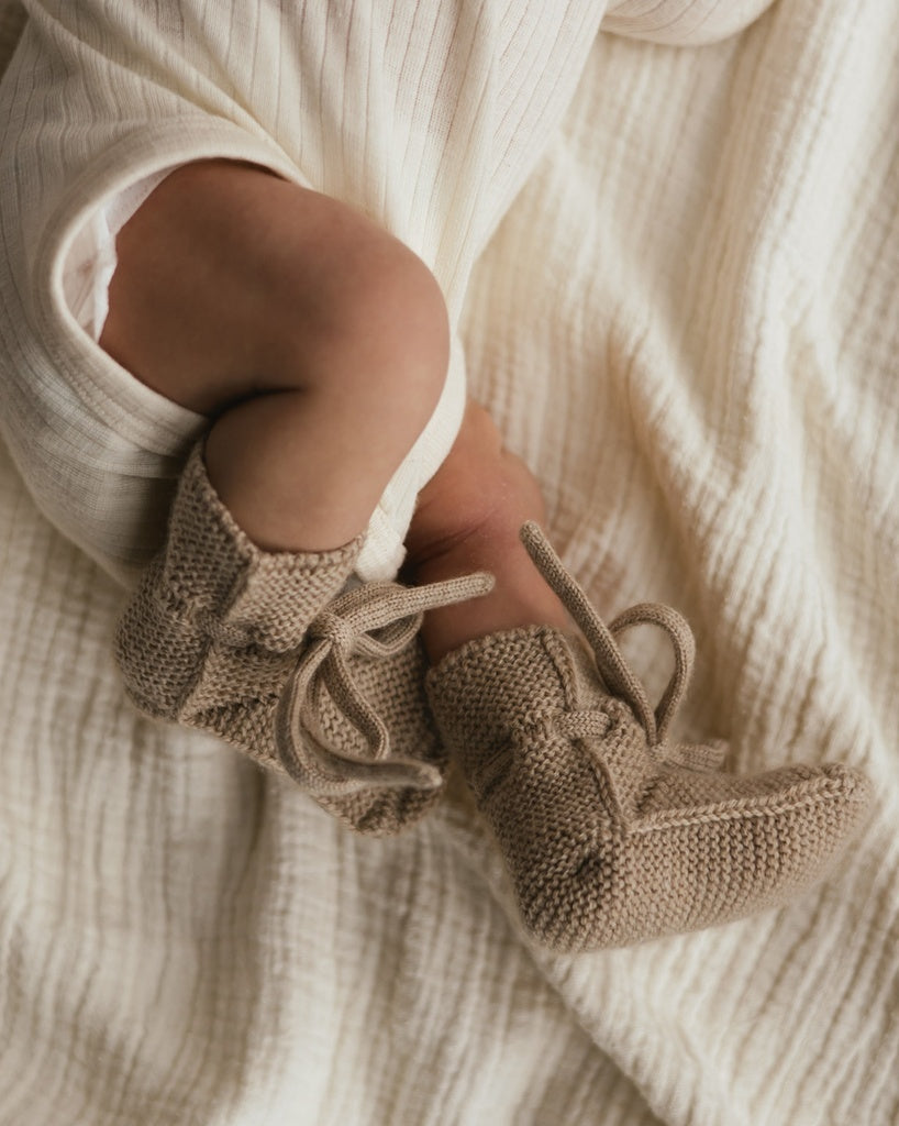 Hvid slofjes baby Booties Sand zandkleur