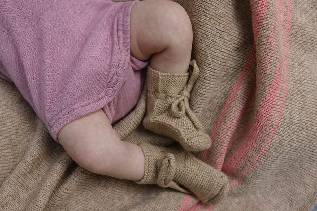 Hvid slofjes baby Booties Sand zandkleur