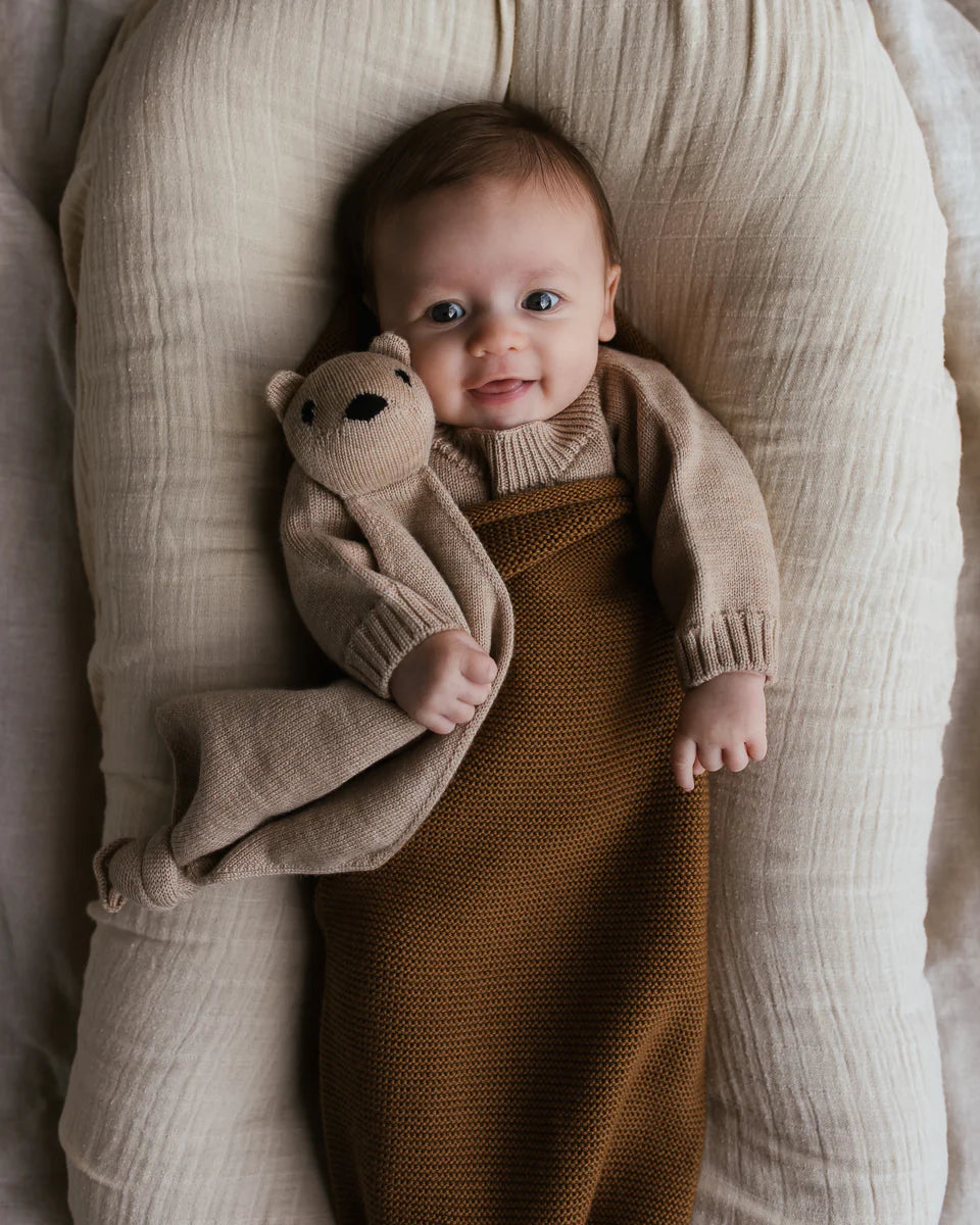 Hvid knuffel baby Teddy Tokki Sand zandkleur