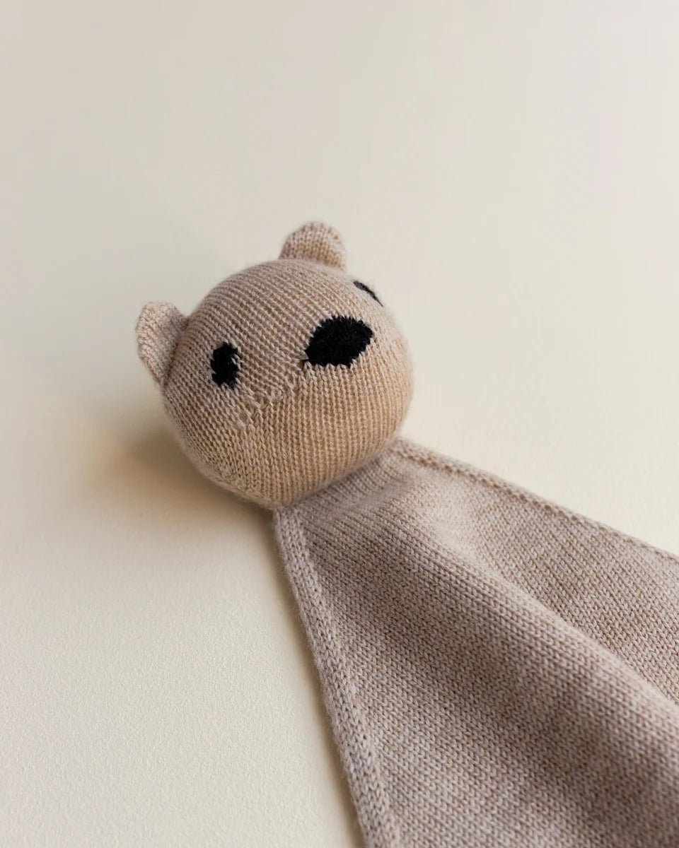 Hvid knuffel baby Teddy Tokki Sand zandkleur