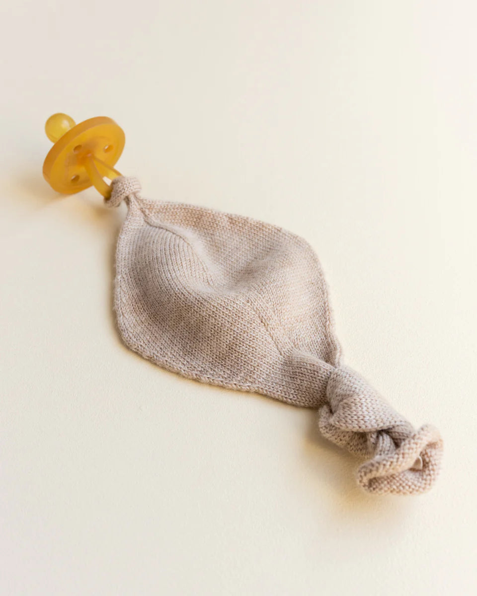 Hvid speendoekje baby Titi Comforter Sand zandkleur