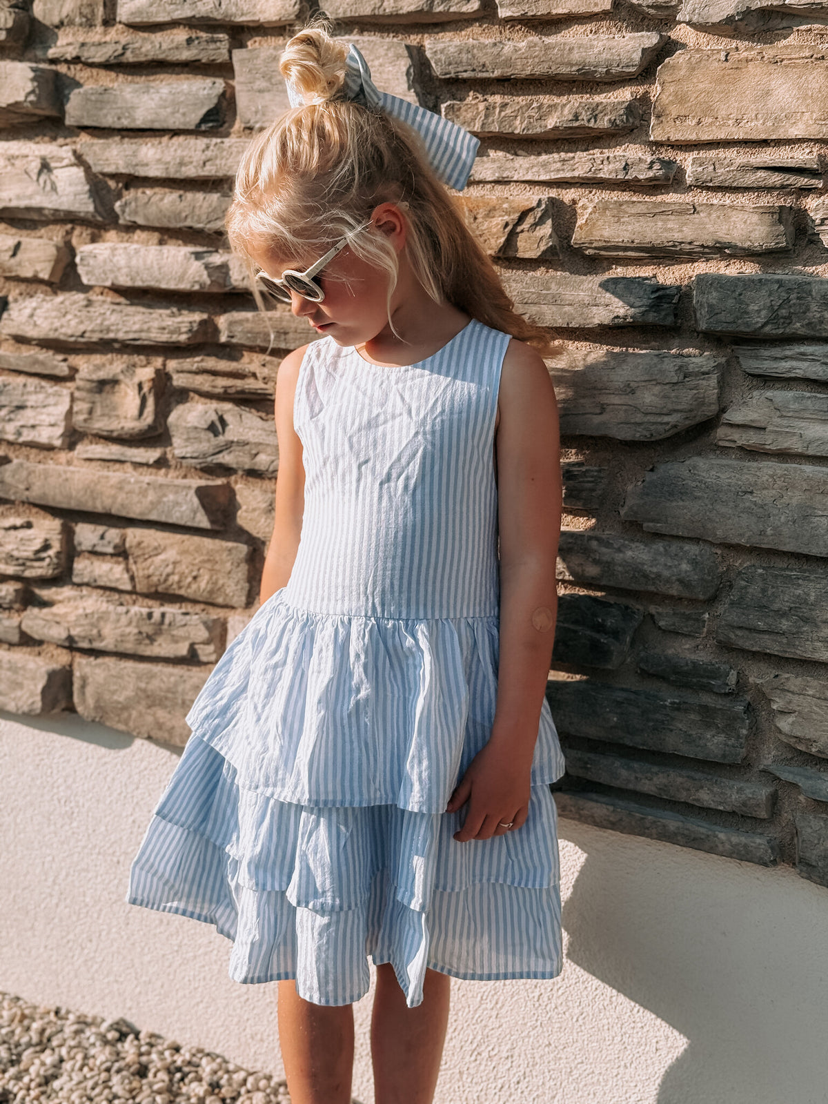 The New jurk kind Nalani S/L Dress White Swan Striped (wit en blauw gestreept)