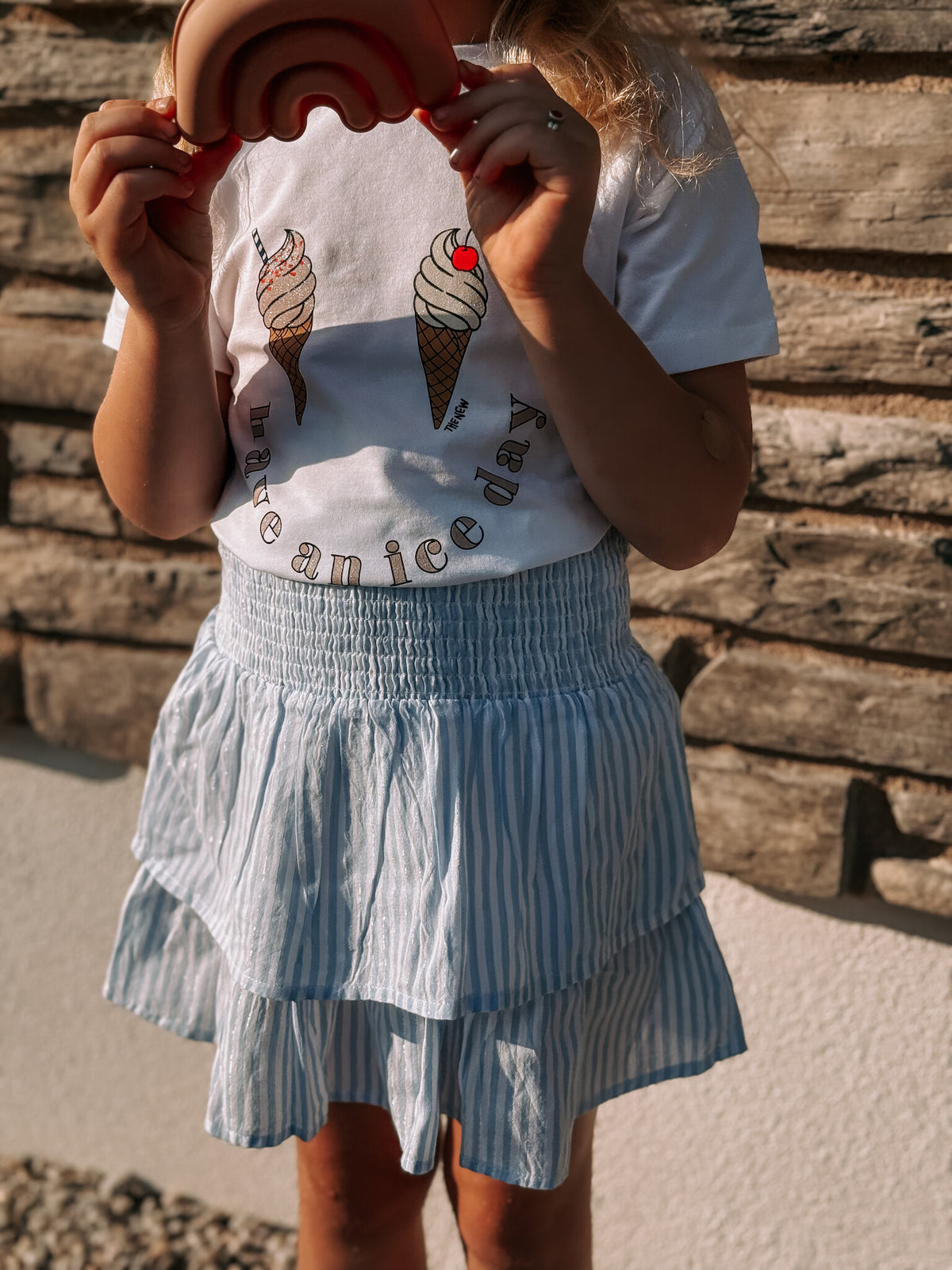 The New rok kind Nalani Skirt White Swan Striped (wit en blauw gestreept)