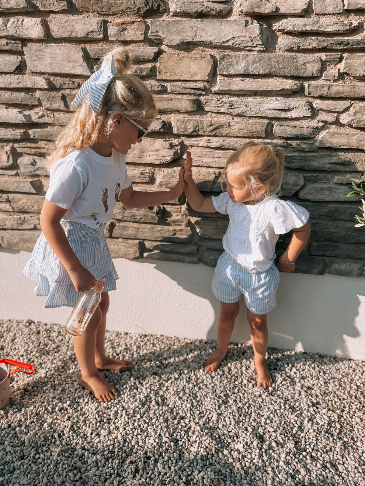 The New korte broek kind Nalani Shorts White Swan Striped (wit en blauw gestreept)