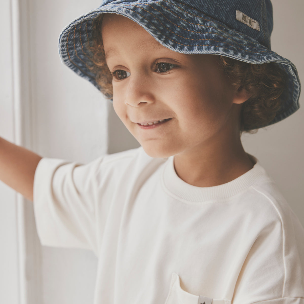 Huttelihut T-shirt jongen SS Palm Antique White gebroken wit