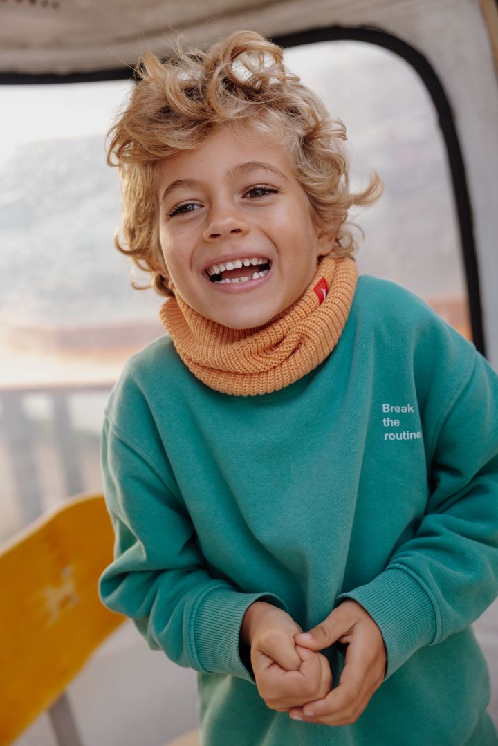 HELLO HOSSY colsjaal kind Cocoon Outback oranje-roestbruin gebreide snood