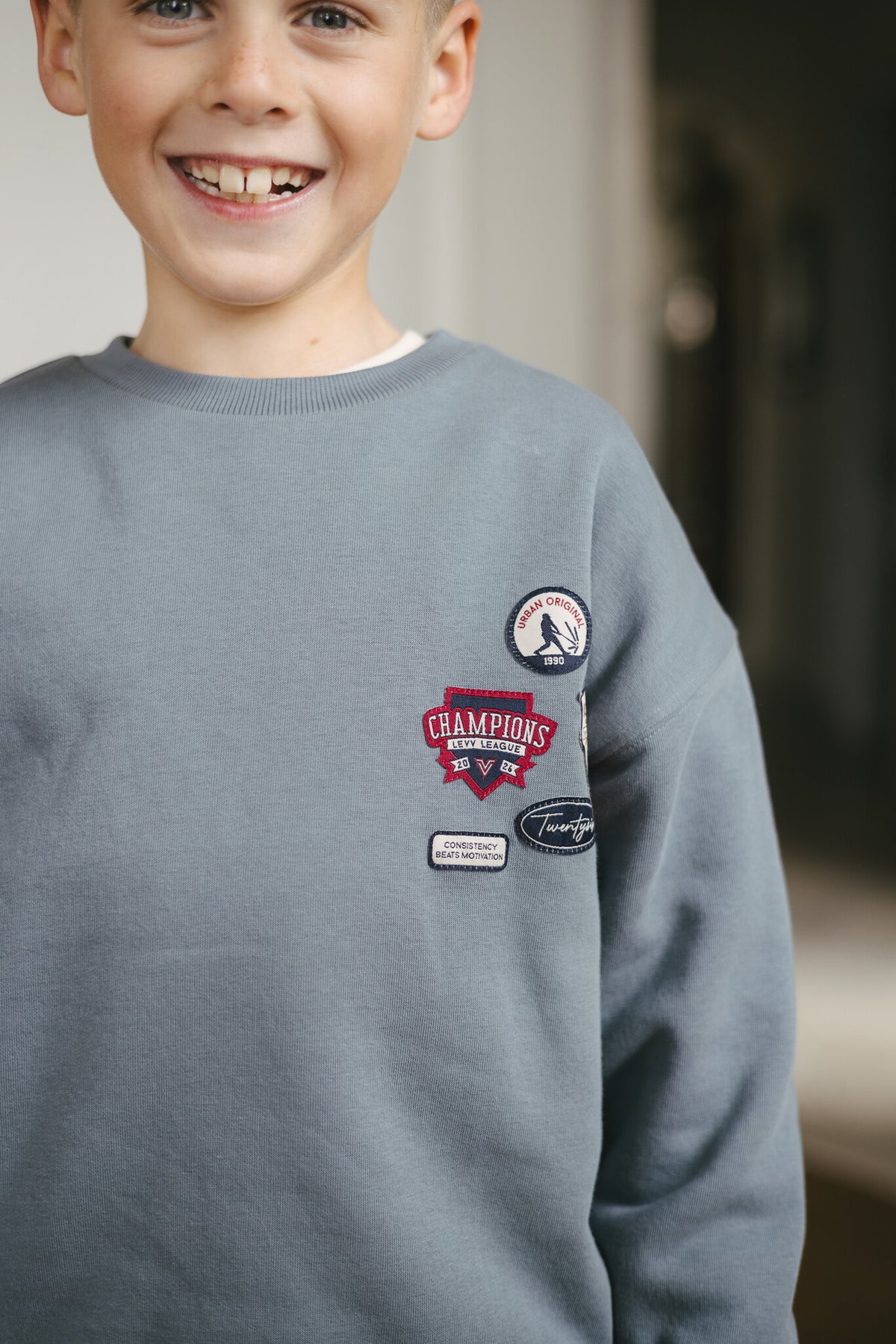 LEVV sweater jongen Dawson Mid Blue (middelblauw)