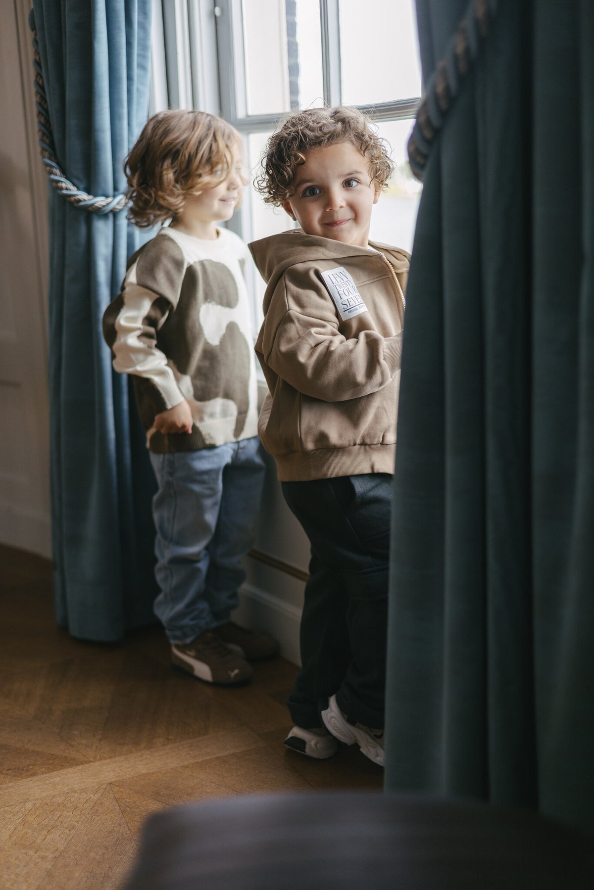 LEVV sweater jongen Dennis Dark Sand (donker zand)