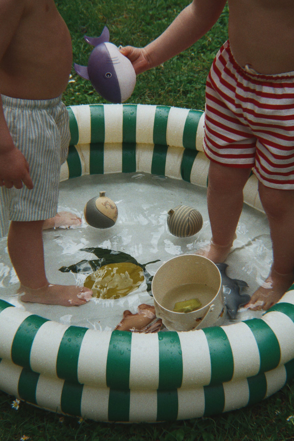 Konges Sløjd zwembadje kind Basic 2 Ring Pool Small Green Stripe groen gestreept