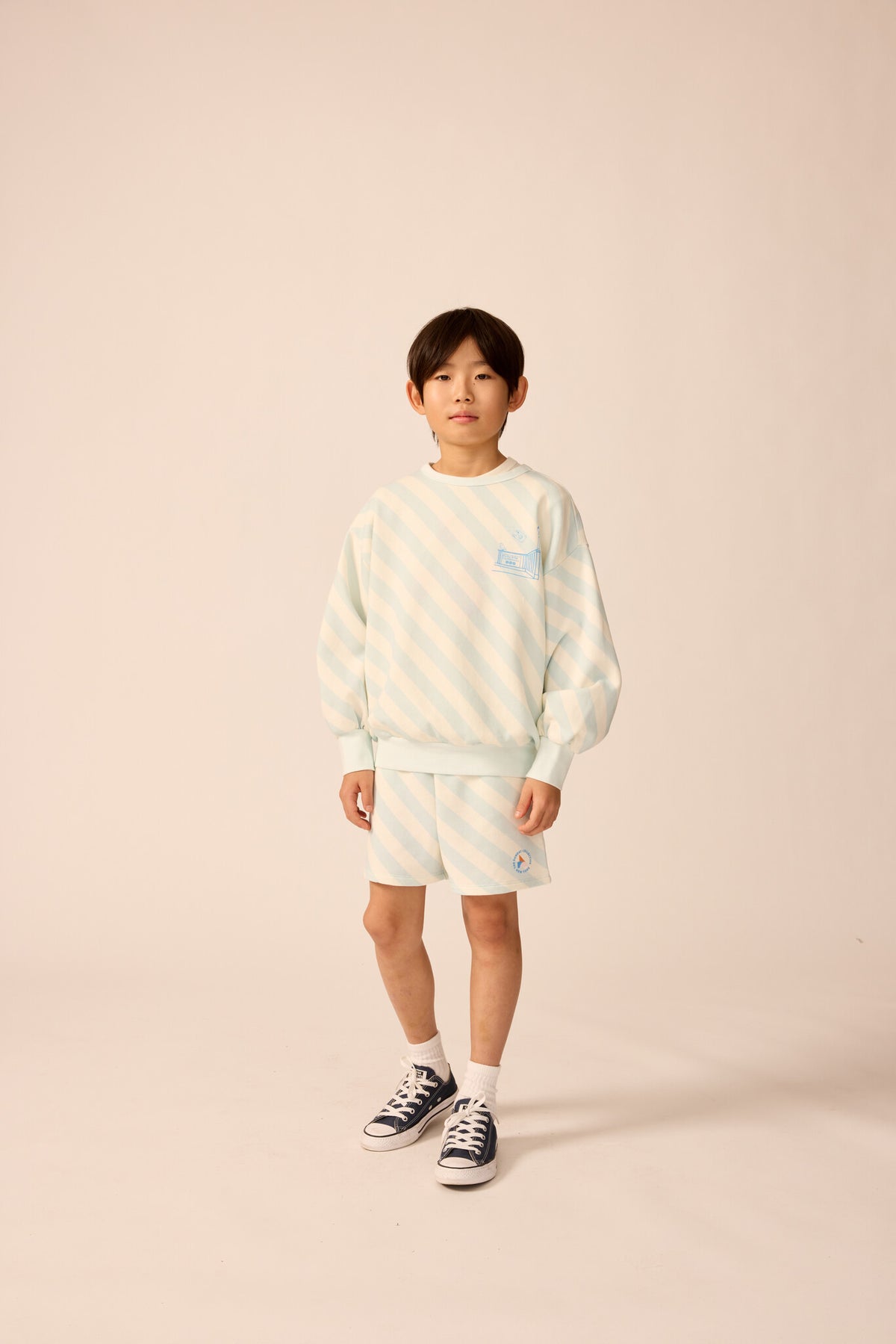 The Sunday Collective korte broek kind Organic Weekend Shorts Sky Blue Stripe lichtblauw gestreept