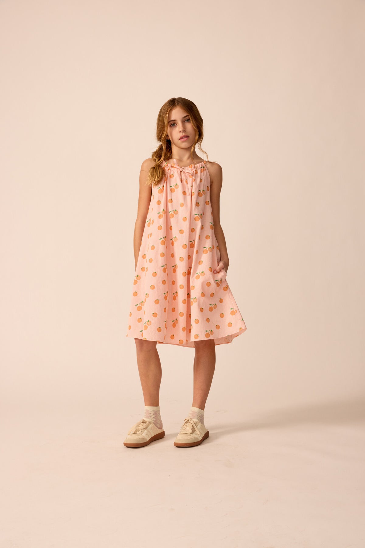 The Sunday Collective jurk meisje Tie Neck Dress Clementine oranje