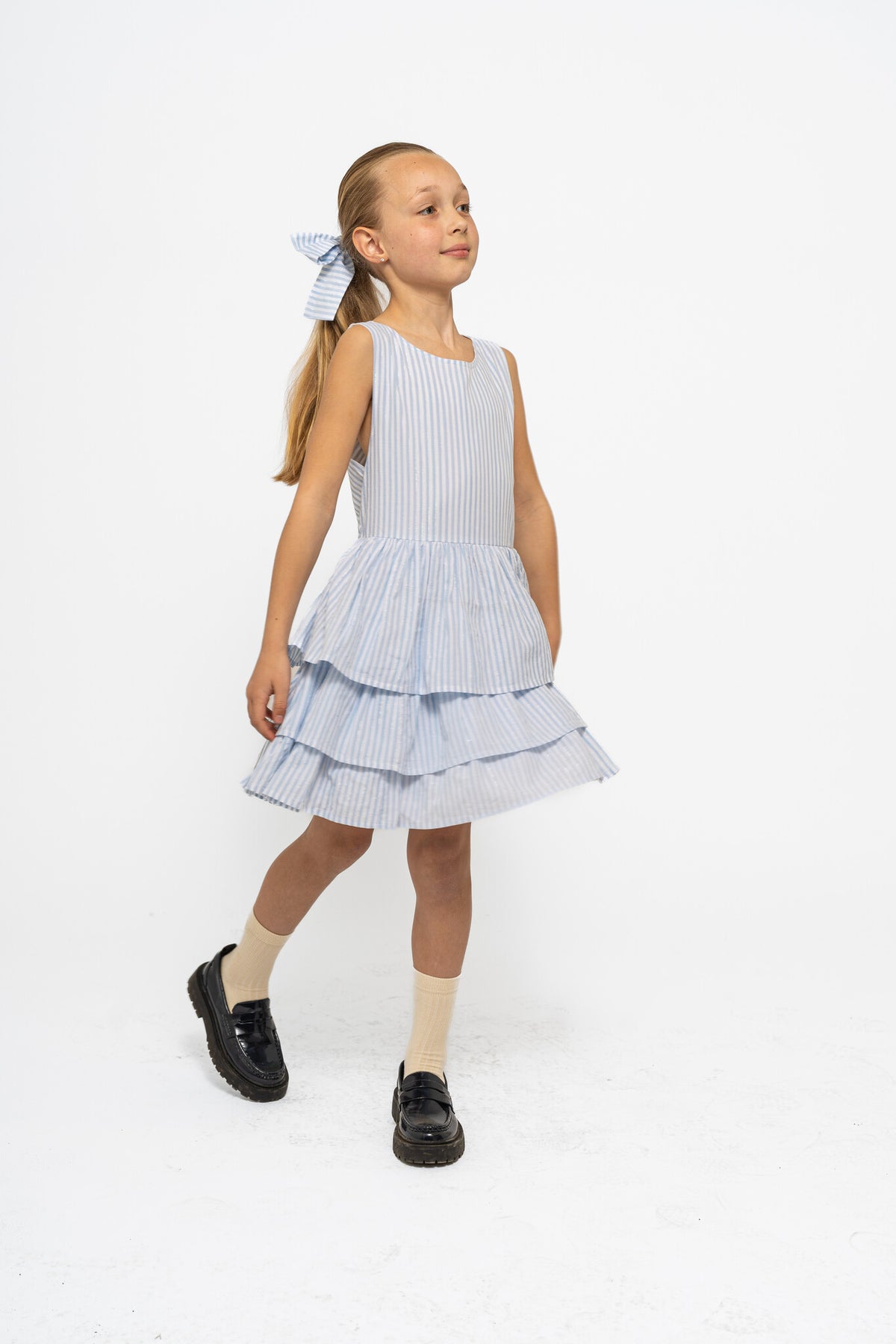 The New jurk kind Nalani S/L Dress White Swan Striped (wit en blauw gestreept)