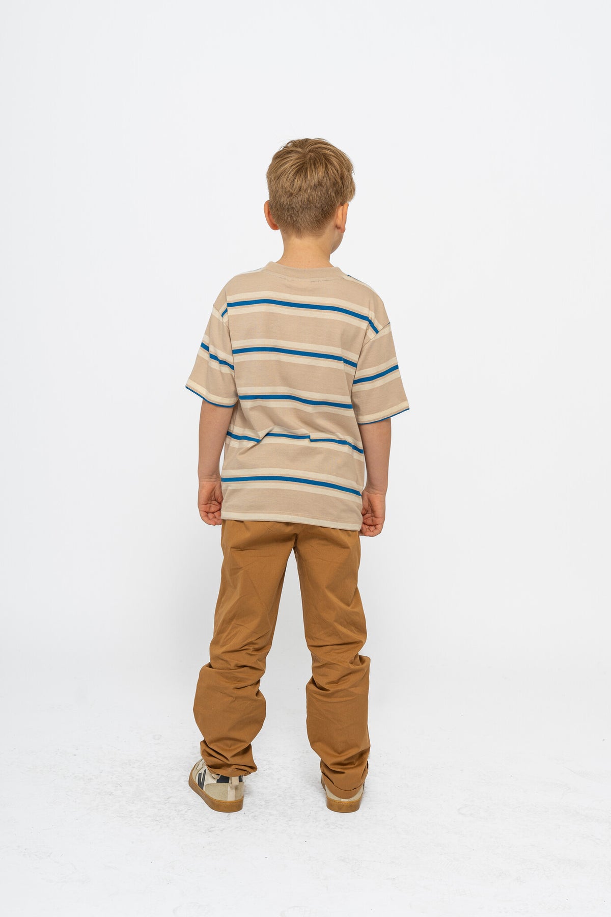 The New shirt kind Nicky OS S/S Tee Feather Grey (lichtgrijs, blauw en beige)